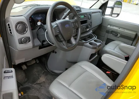 2022 Ford Econoline E350 Super Duty Cutaway Van z USA, uszkodzony, nr VIN 1FDWE3FN6NDC11716